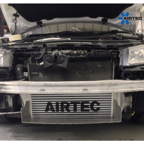 AIRTEC MOTORSPORT - KIT INTERCOOLER UPGRADE CON AIR-RAM SCOOP PER MEGANE 2 225/R26